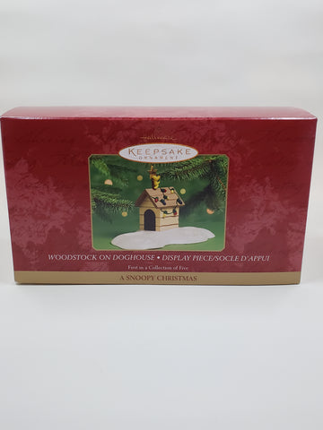 Woodstock on Doghouse, A Snoopy Christmas, Display piece, Hallmark Keepsake Ornament dated 2000, 1st in a collection of 5